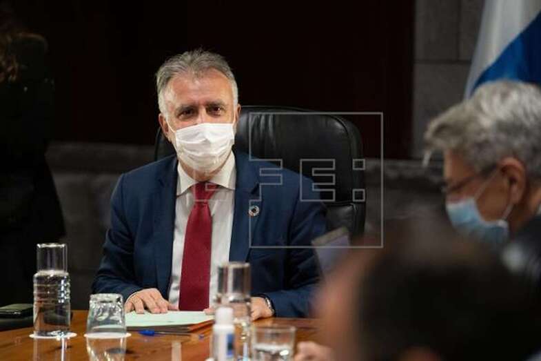 El presidente de Canarias, Ángel Víctor Torres, durante reunión celebrada este jueves por el Consejo de Gobierno (Foto EFE / Ramón de la Rocha)